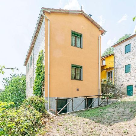 Stunning Home In Longoio With Kitchen Monti di Villa المظهر الخارجي الصورة